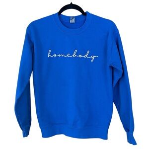 Gildan Heavy Blend Homebody Sweatshirt Blue Graphic Crewneck. Size Small